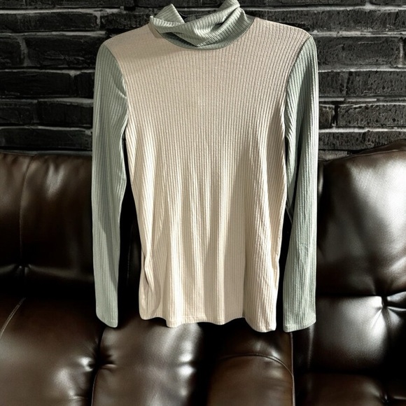 NWT Madewell‎ Turtle Neck Ribbed Top Long Sleeve Ashen Sand Size S - Picture 1 of 6